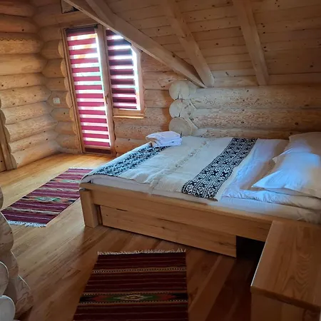 Lemn Rotund Cu Ciubar De Inchiriat Bucovina 木屋 *